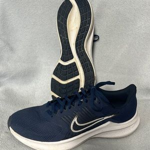 Nike Men's
Downshifter 11 Shoes
- Midnight Navy /
Dark Obsidian / White. Size9.5